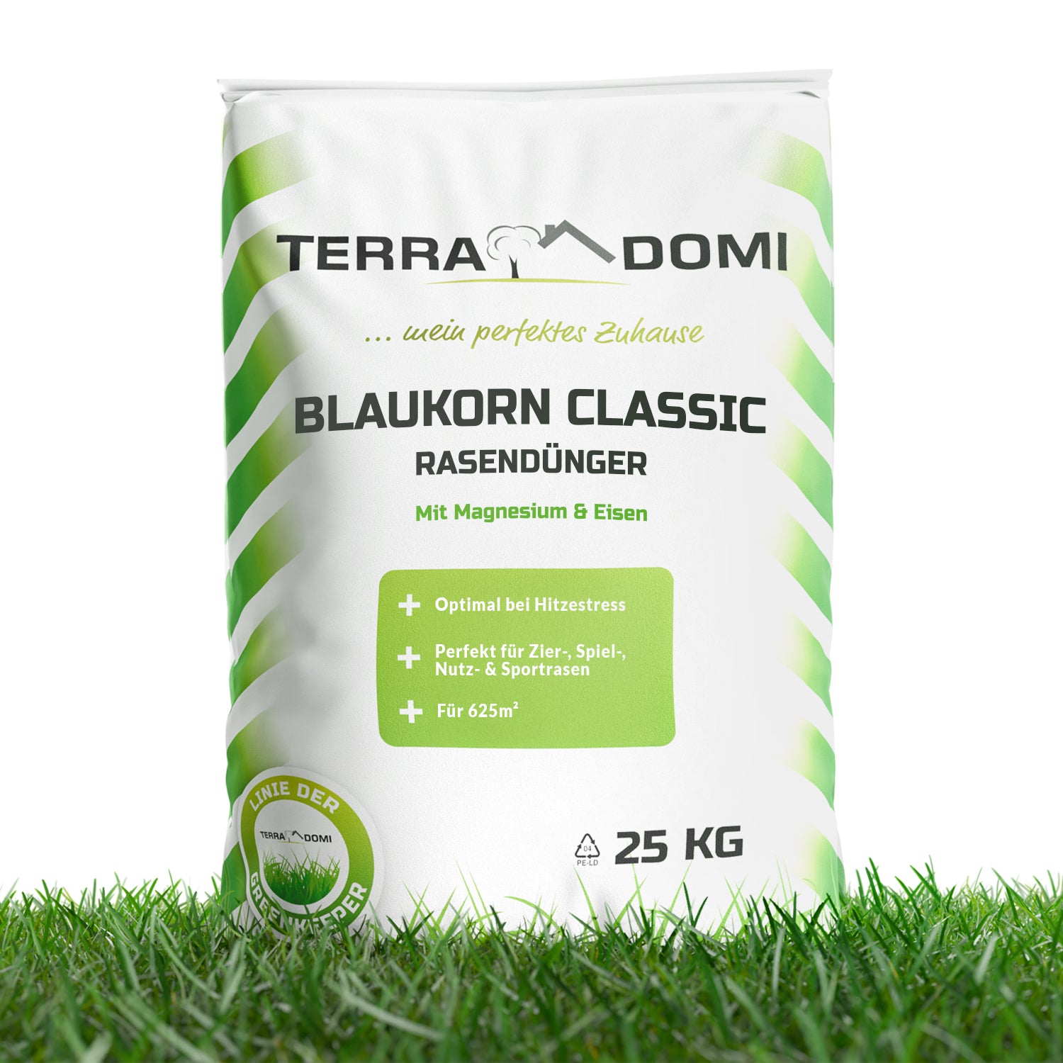 Sack „TerraDomi Blaukorn Classic Rasendünger“ 25 kg auf grünem Rasen, mit Aufschrift „Mit Magnesium & Eisen“.